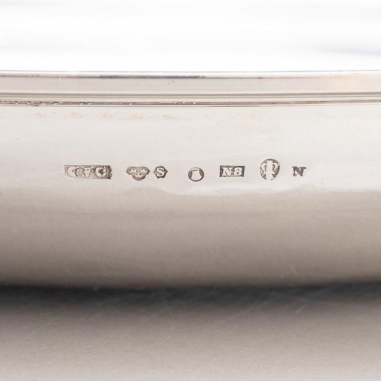 Carl Fredrik Carlman, och Guldsmedsaktiebolaget, fat/brickor, två stycken, silver, Stockholm 1939.