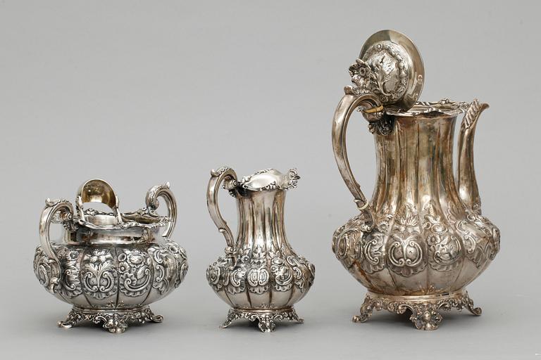 KAFFESERVIS, 3 delar, silver, London, 1800-talets andra hälft, vikt 1744g.