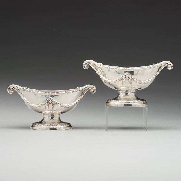 John Parker & Edward Wakelin, såsskålar, ett par, silver, London 1768.