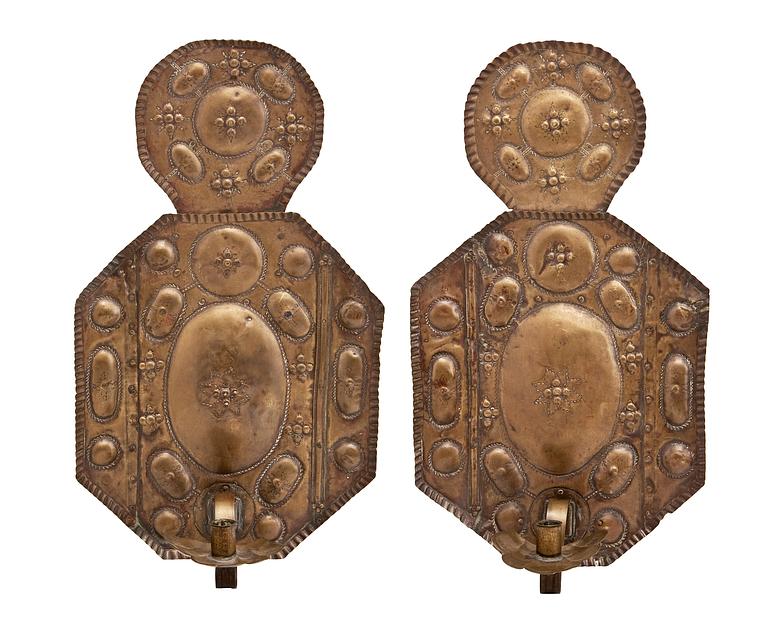 A PAIR OF WALL SCONCES.