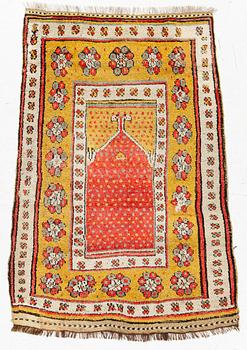 An antique Monastir rug, approx. 151 x 91-110.