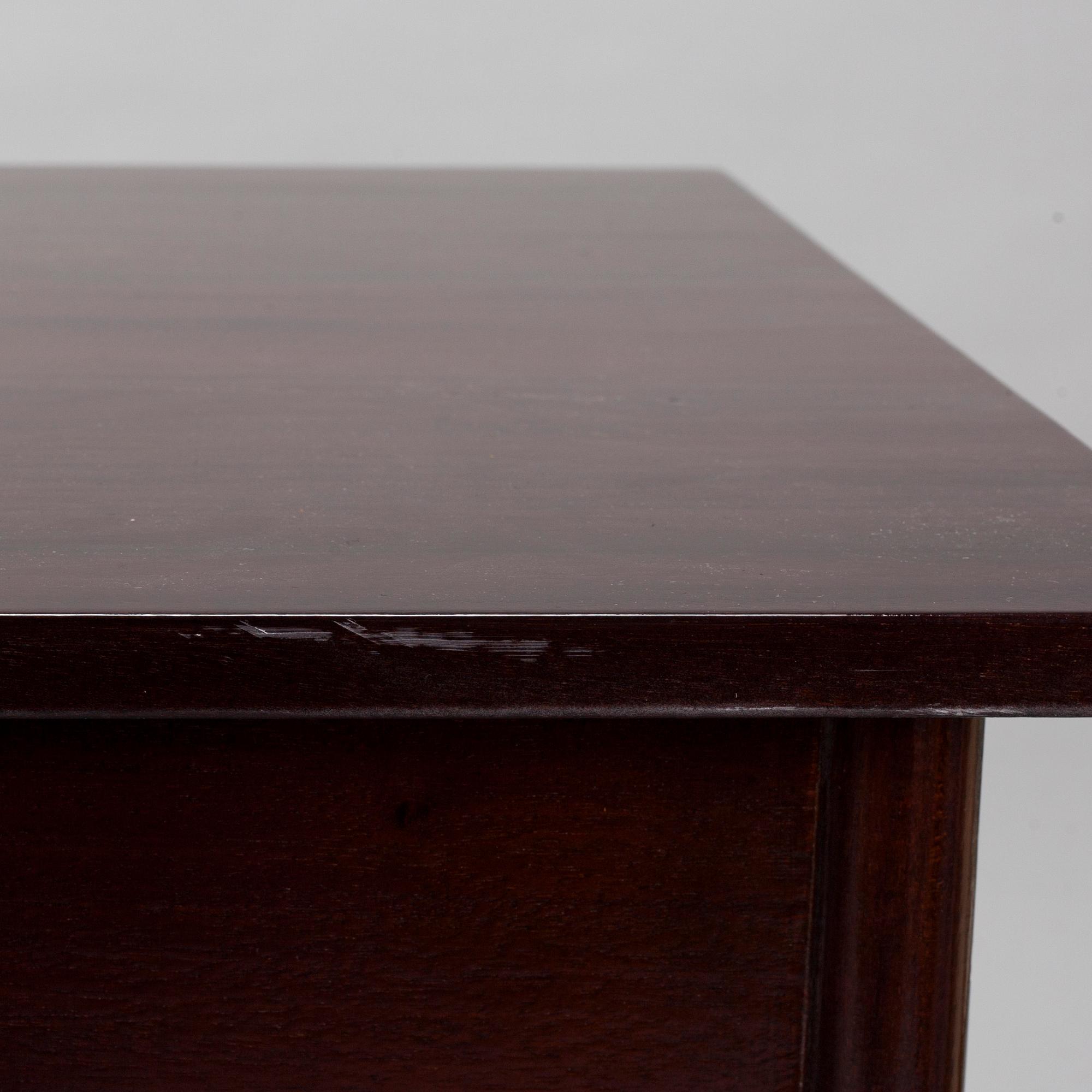 Bernhard Häkli, A Finnish Jugend table and six chairs, Vihdin Puuseppäin Huonekaluliike 1911.