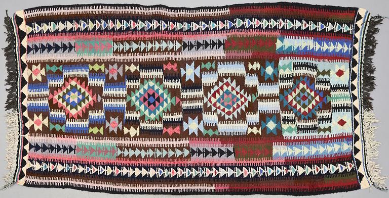 MATTA, kelim, modern tillverkning, ca 270 x 142 cm.