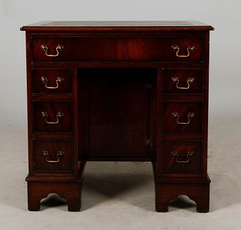 SKRIVBORD, England, 1900-talets andra hälft.