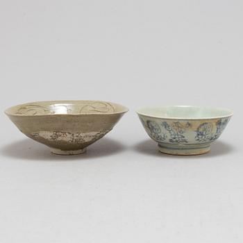 TWO CHINESE PROBABLY MING PORCELAIN BOWLS.