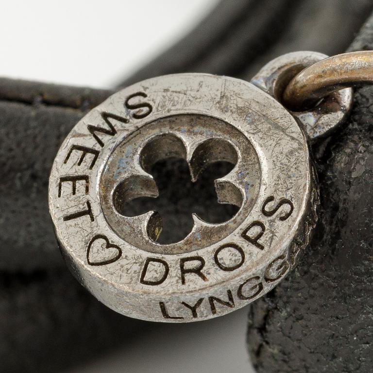 Ole Lynggaard bracelet leather with two charms silver "Sweet drops".