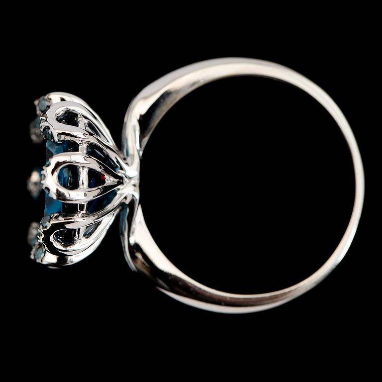 RING, 14K vitguld, diamanter samt blå topas. Enligt uppgift London.