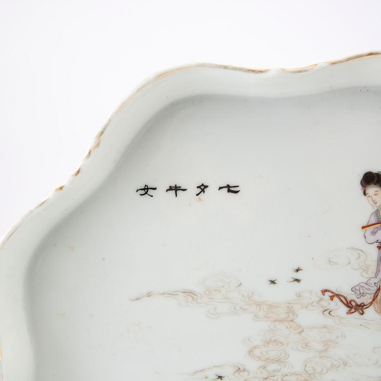 Two Chinese porcelain trays, 20th century.