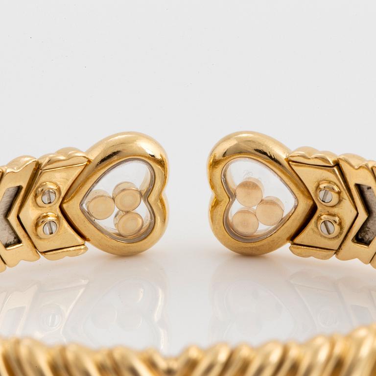 A Chopard "Happy Diamond" bangle in 18K gold.