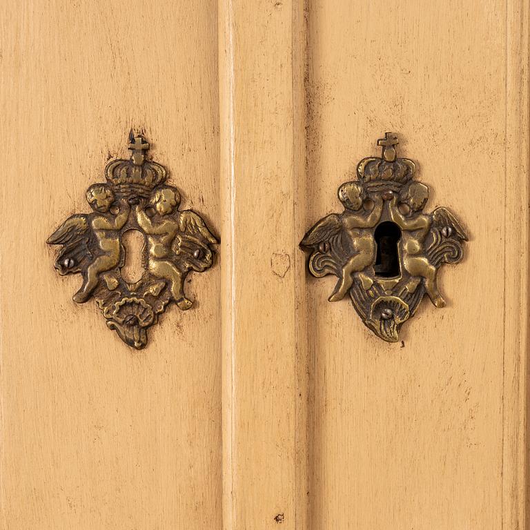 Skåp, gustavianskt, omkring år 1800.