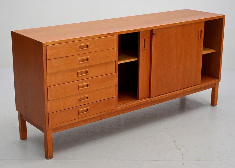 SIDEBOARD, 1900-talets tredje kvartal.