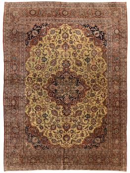 407. A semi-antique Kashan carpet, ca 426 x 305 cm.