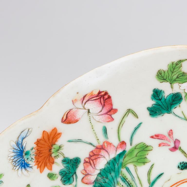 A porcelain tazza, Qing dynasty, turn of 19/20th century.