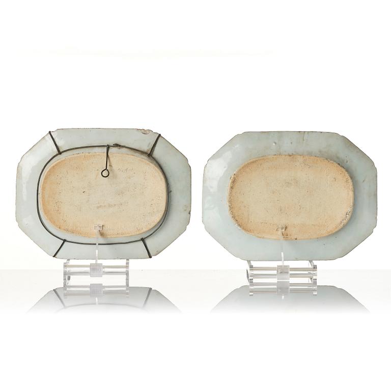 A Chinese blue and white porcelain service, 16 pieces, Qing dynasty, Qianlong (1736-95).