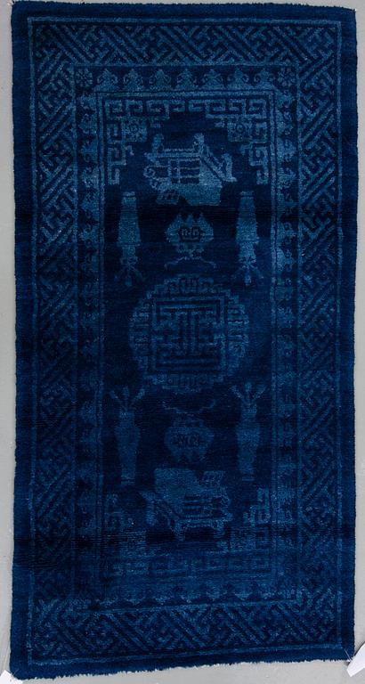 MATTA, Baotou, Kina. Semiantik. Ca 134x69 cm.