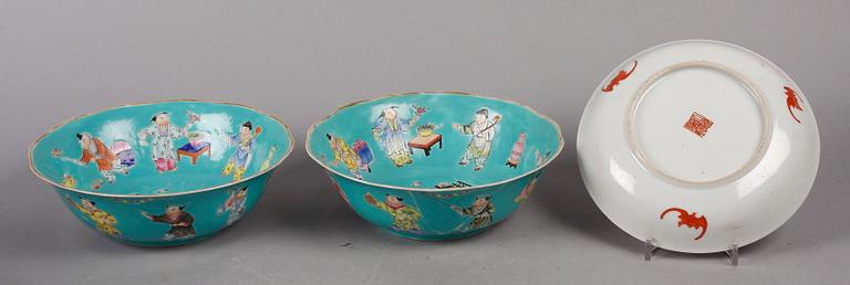 SKÅLAR ett par samt SKÅLFAT, porslin, kina 1800-talets andra hälft.