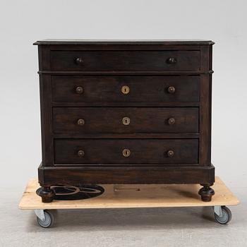 An end of the 19th Century chest of drawers.
