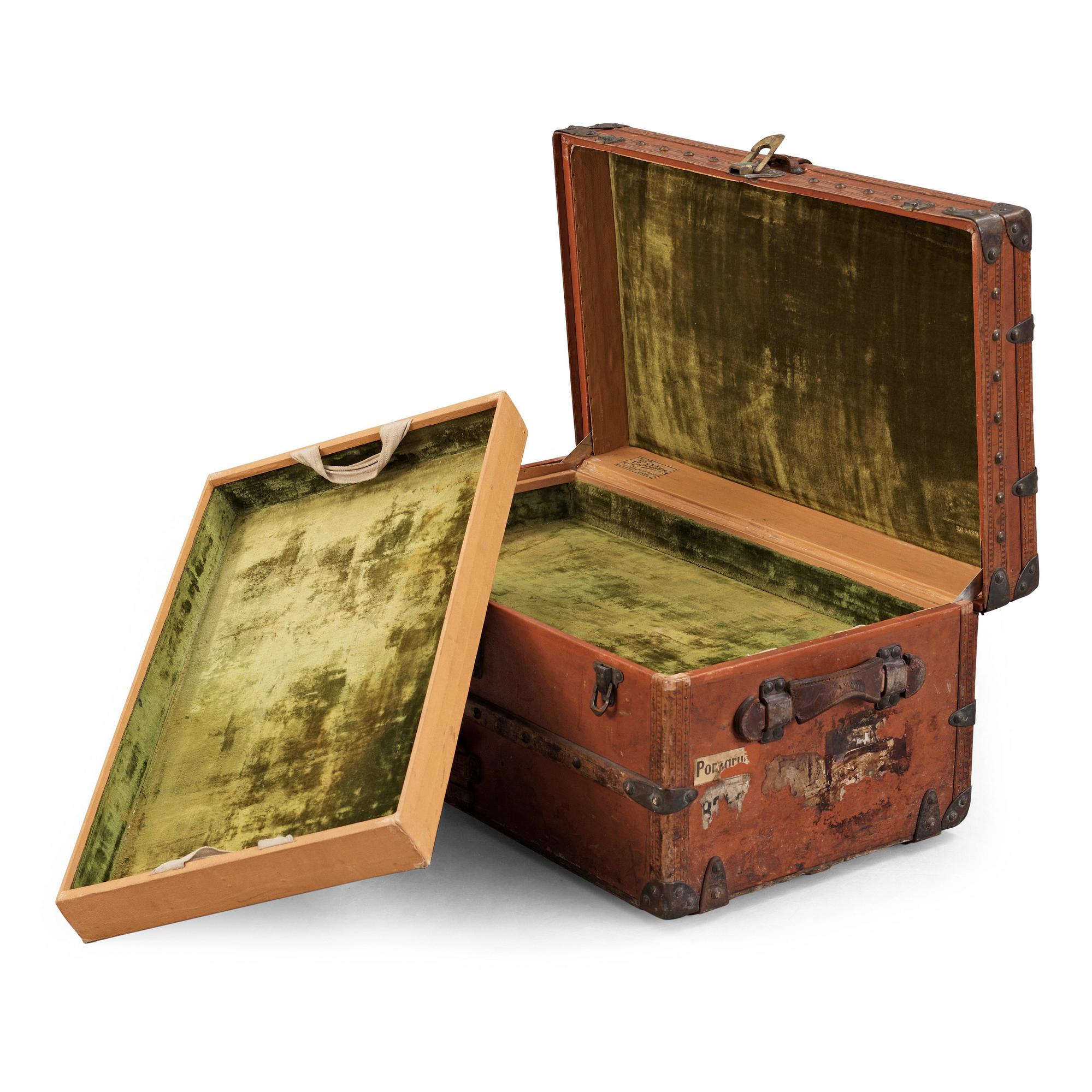 LOUIS VUITTON, a Vuittonite canvas trunk, late 19th/early 20th century.