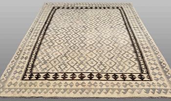 A Kilim carpet, ca 309 x 212 cm.