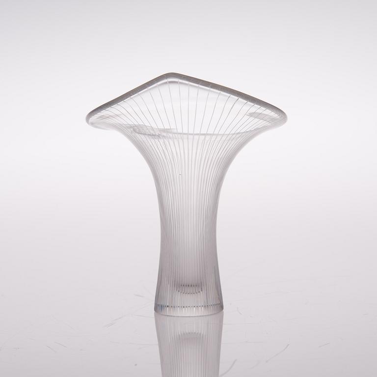 TAPIO WIRKKALA, ART GLASS / VAS, "Kantarell" sign. Tapio Wirkkala - Iittala -57.