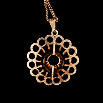 COLLIER, 18 k guld, kedjelänk, hänge med gul fasettslipad sten. Tot vikt 9 g.