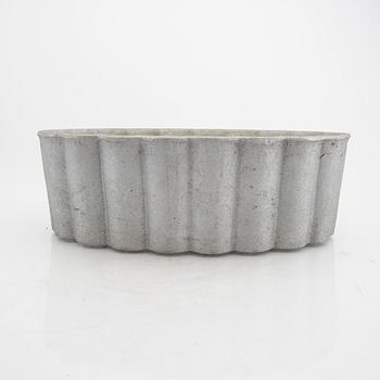 Signe Persson-Melin, a Byarums bruk "Palissad" aluminium flower pot.