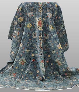 A Zigler Design carpet, 308 x 246 cm.