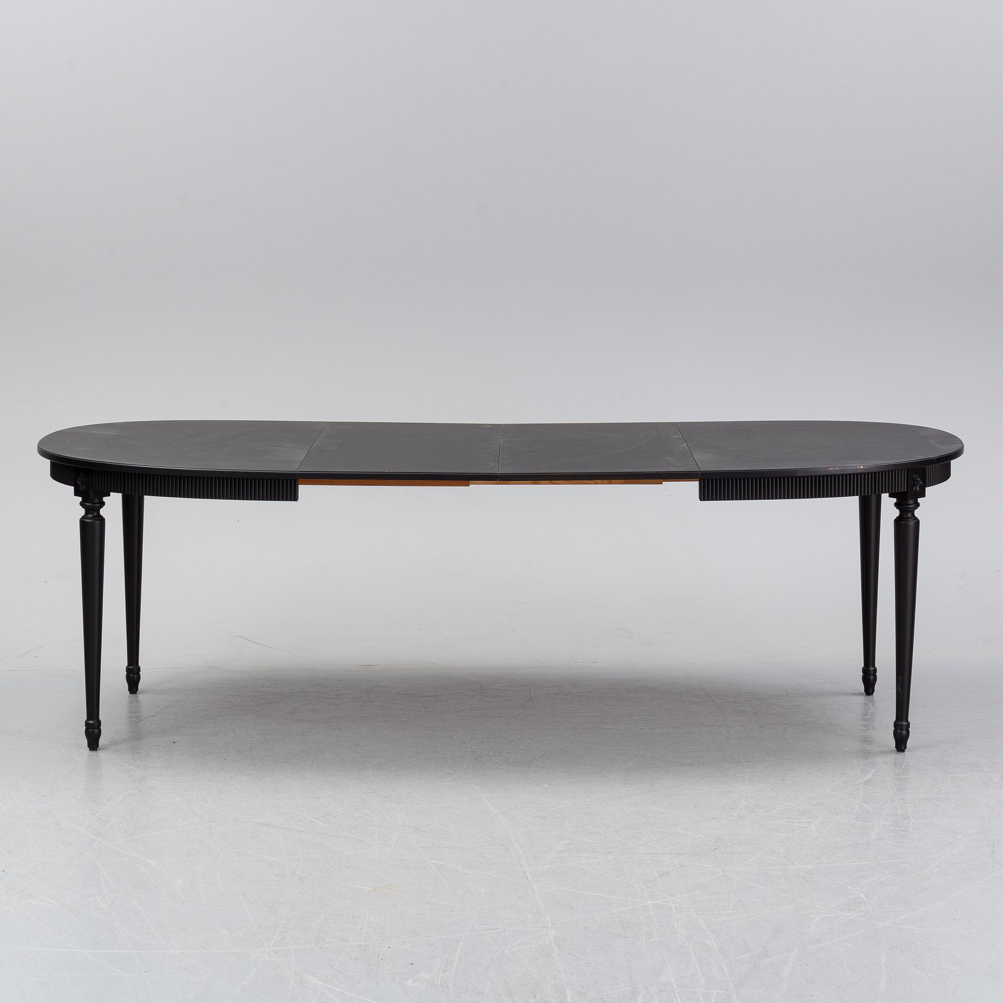 A painted Gustavian style dining table, second half of the 20th Century.