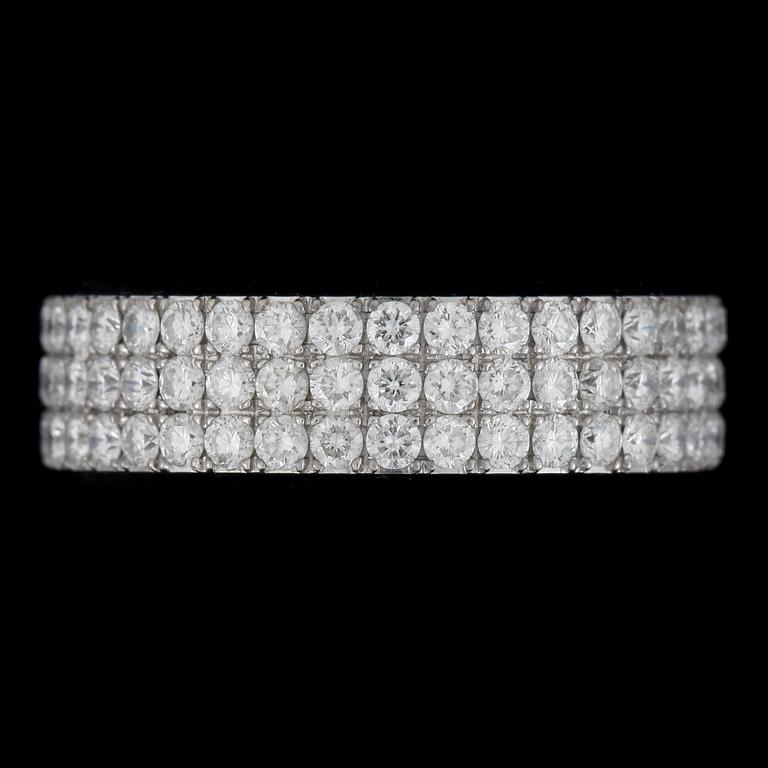 RING, 18k vitguld treradig helalliansring, vitguld med diamanter tot ca1,70ct. Vikt 4g.