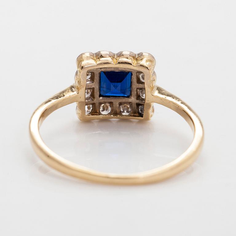 Ring, 18K guld, safir och briljantslipade diamanter, England.