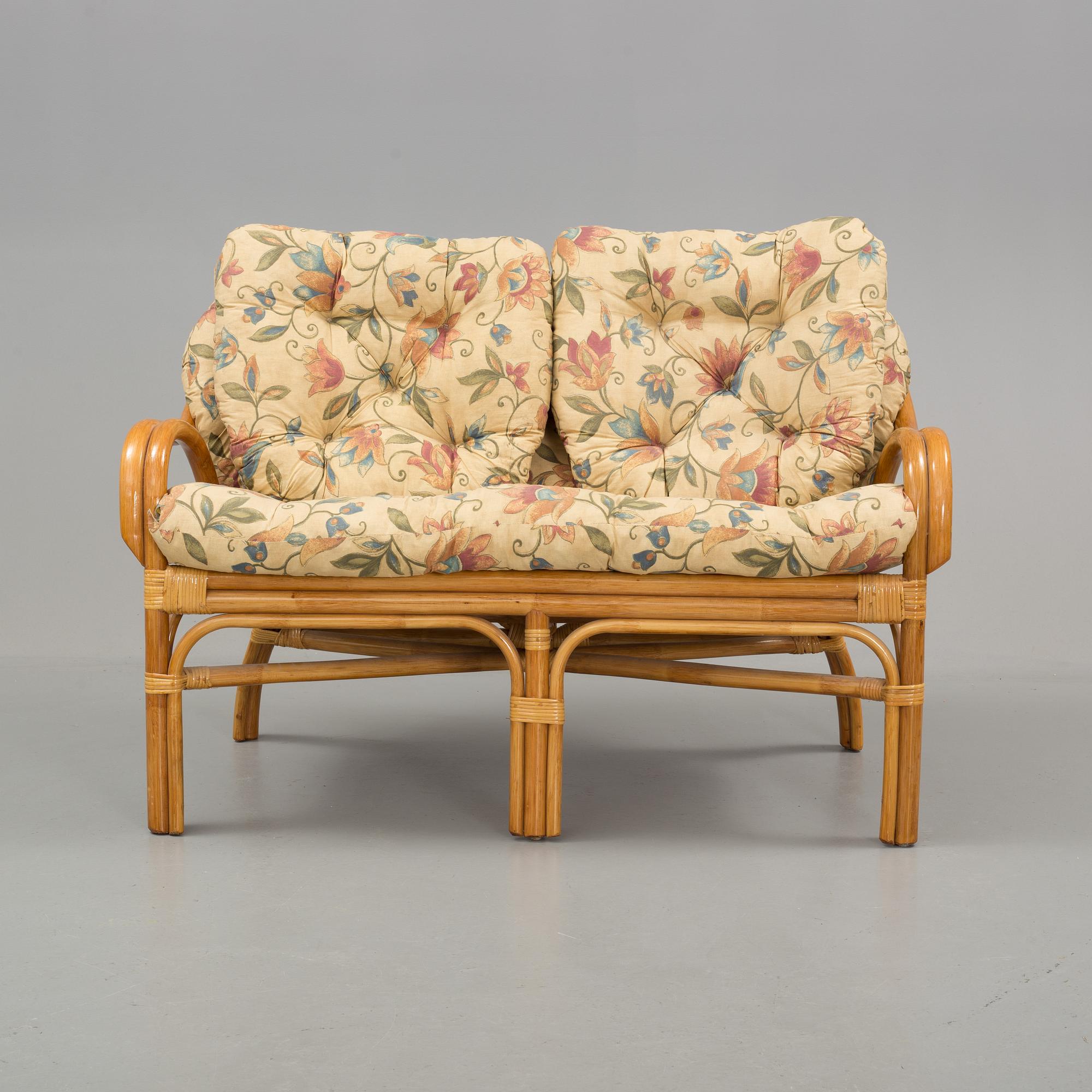 A set of sofa, easy chairs and table in four parts, late 20th century.