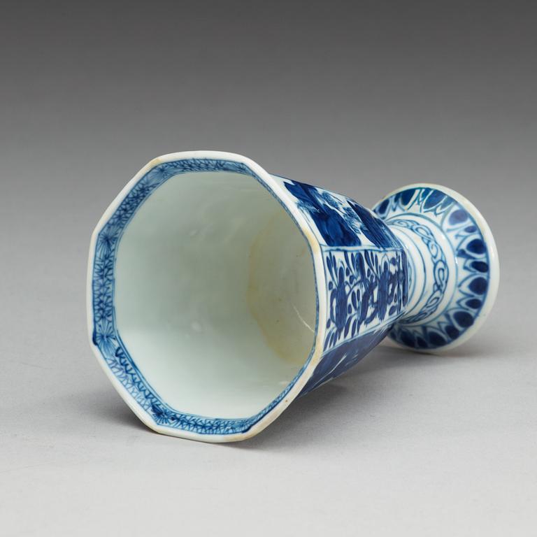 A blue and white stemcup, Qing dynasty, Kangxi (1662-1722).