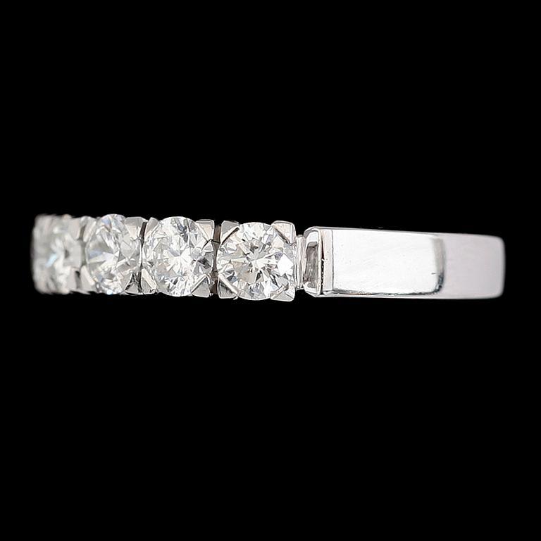 RING, 18K vitguld, briljantslipade diamanter tot ca 1.17 ct. Vikt ca 4 g.