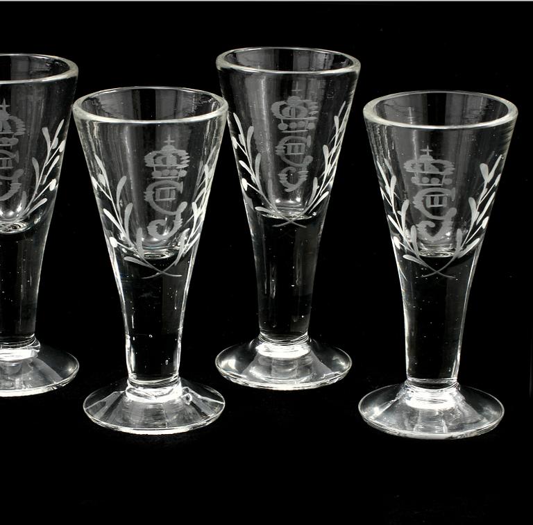 KARAFF och SNAPSGLAS, 7 st, glas, 1900-tal.