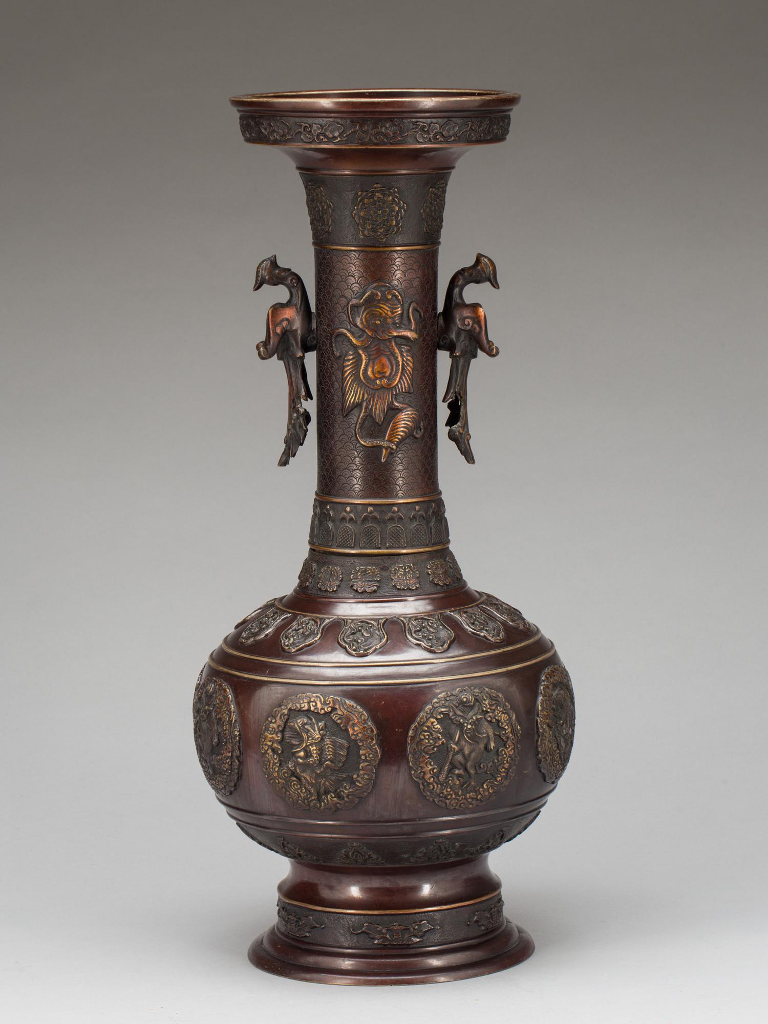 GOLVVAS, brons, Japan, 1900-talets början.