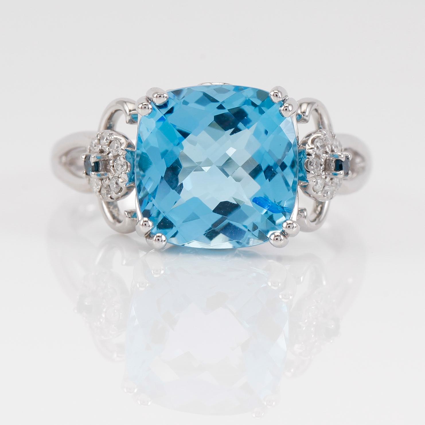 RING, 14K vitguld, blå topas, safirer och diamanter.