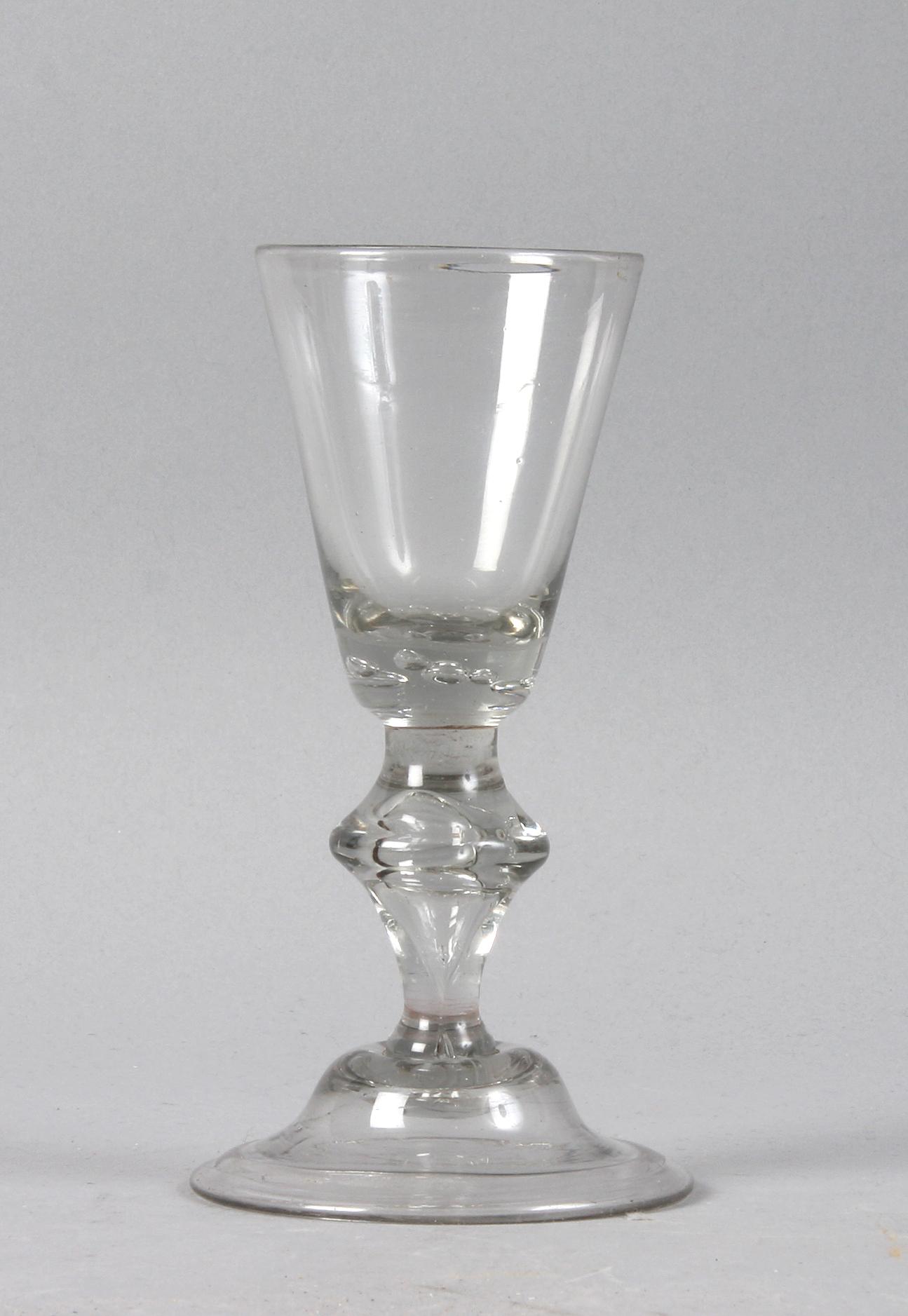 GLAS, s k hessisk typ, 1700-tal.