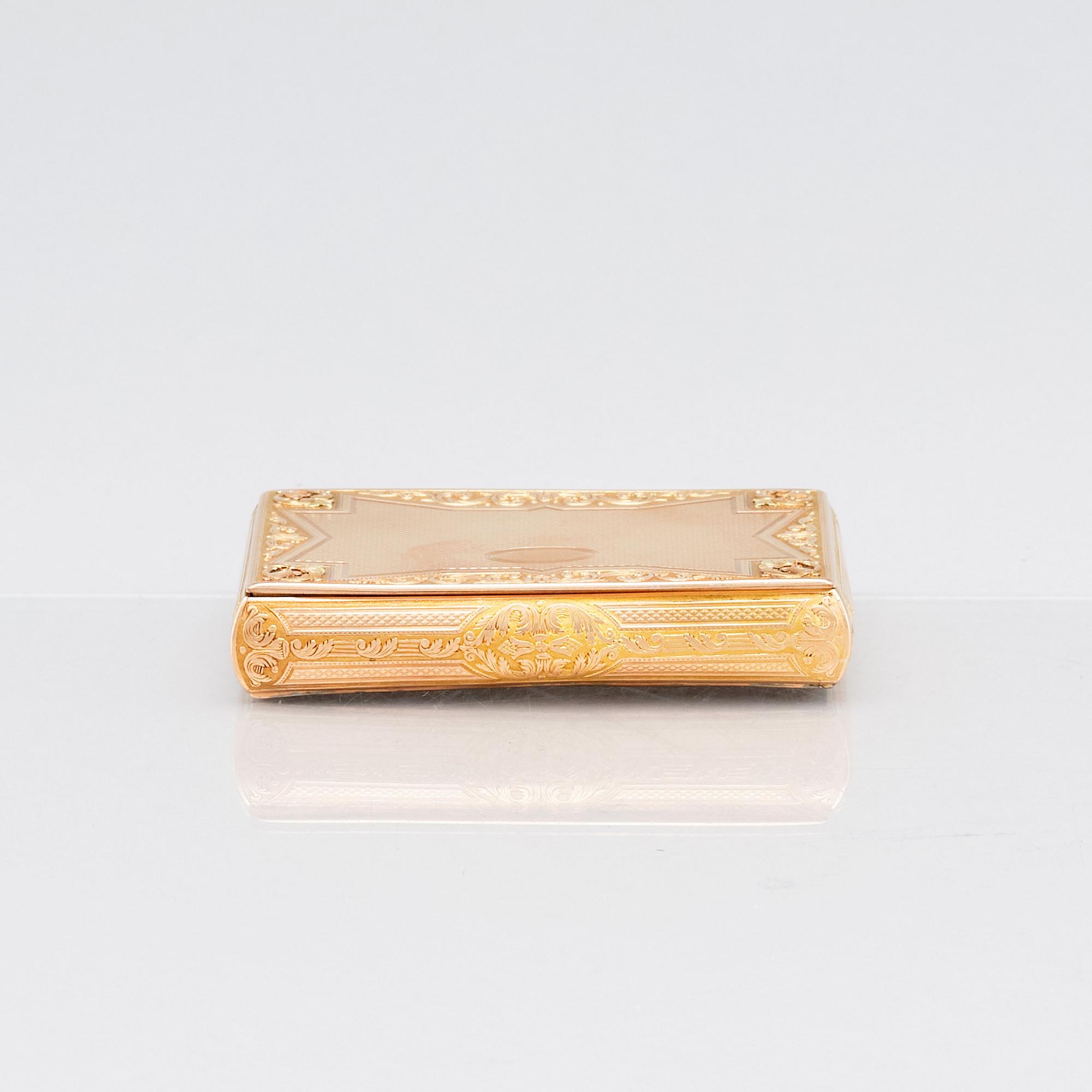 A Swiss mid- 19th century, en deux couleurs, gold box, unidentified makers mark CCS.