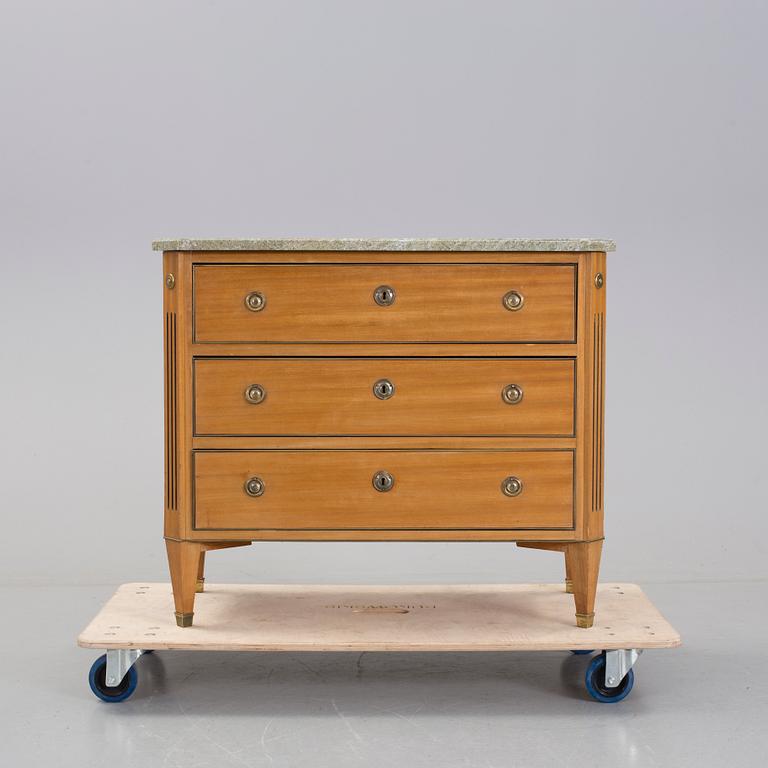 BYRÅ, gustaviansk stil, 1900-talets första hälft.