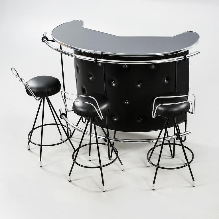 A 1950/60s bar counter with three bar stools.