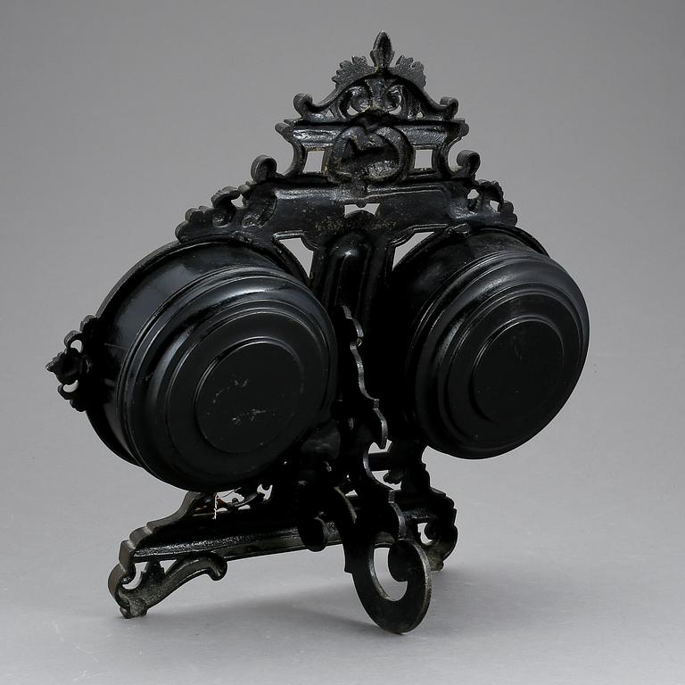 BORDSDUR OCH BAROMETER, omkring 1900.