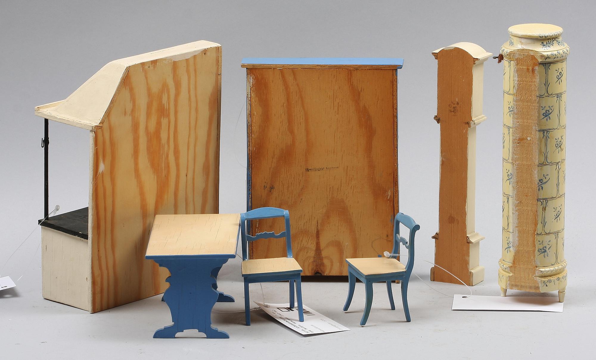 DOCKSKÅPSMÖBLER, 7 st, trä, Nolbyn, Värmland, 1940-tal.