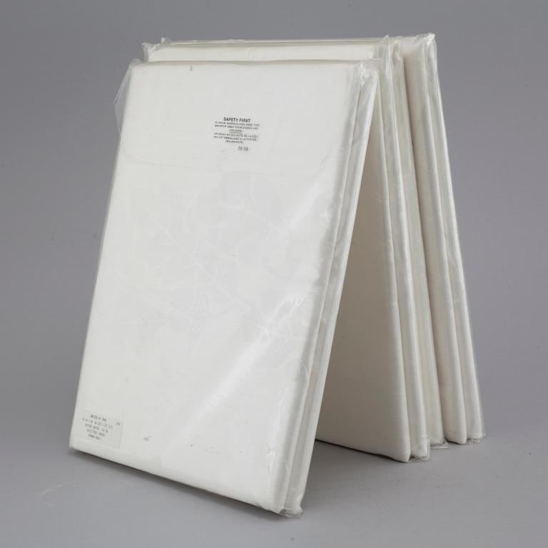 DUKAR, 4 st, linnedamast, 1900-talets andra hälft.