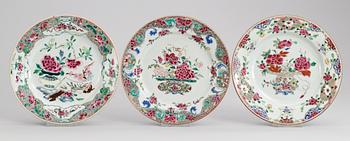 390. A set of three famille rose dinner plates, Qing dynasty, Qianlong (1736-95).
