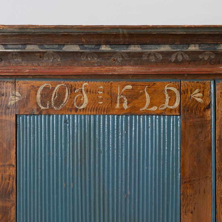 Skåp, allmoge, daterat 1818.