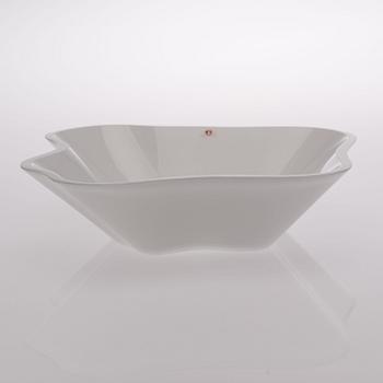 ALVAR AALTO, GLASS SCULPTURE, 4 PIECES. The Aalto Flower. Signed Alvar Aalto, the lower dish numbered 19/1986. Iittala.