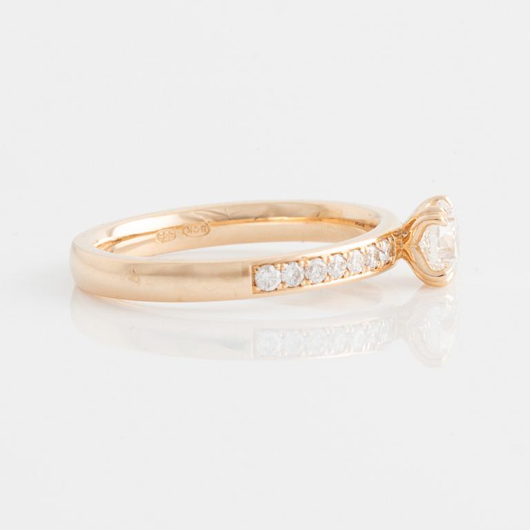 Ring with brilliant-cut diamond.