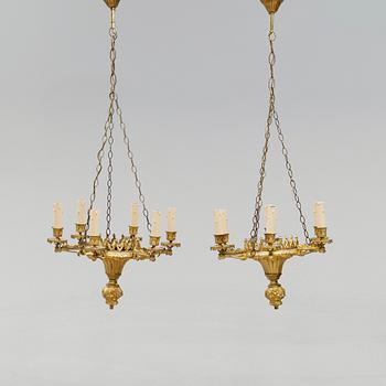 TAKAMPLAR, 1 par, förgylld brons, gotisk stil, 1800-talets första hälft. Höjd ca 100 cm.