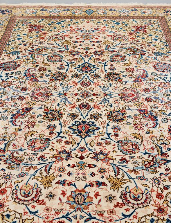 Matto, Old Qum, probably,  ca 357,5 x 218-226,5 cm.