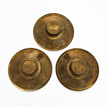 Maija Heikinheimo, a set of three mid-20th century brass underlay for tealight, Valaistustyö for Artek.
